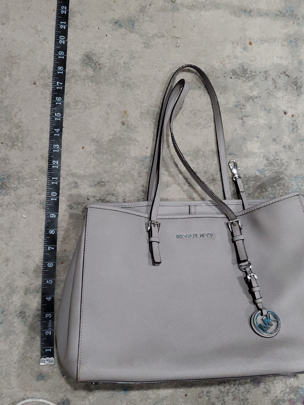 Michael Kors Jet Set Travel Medium Carryall Tote In Grey/Silver Saffiano Leather - Picture 16 of 16
